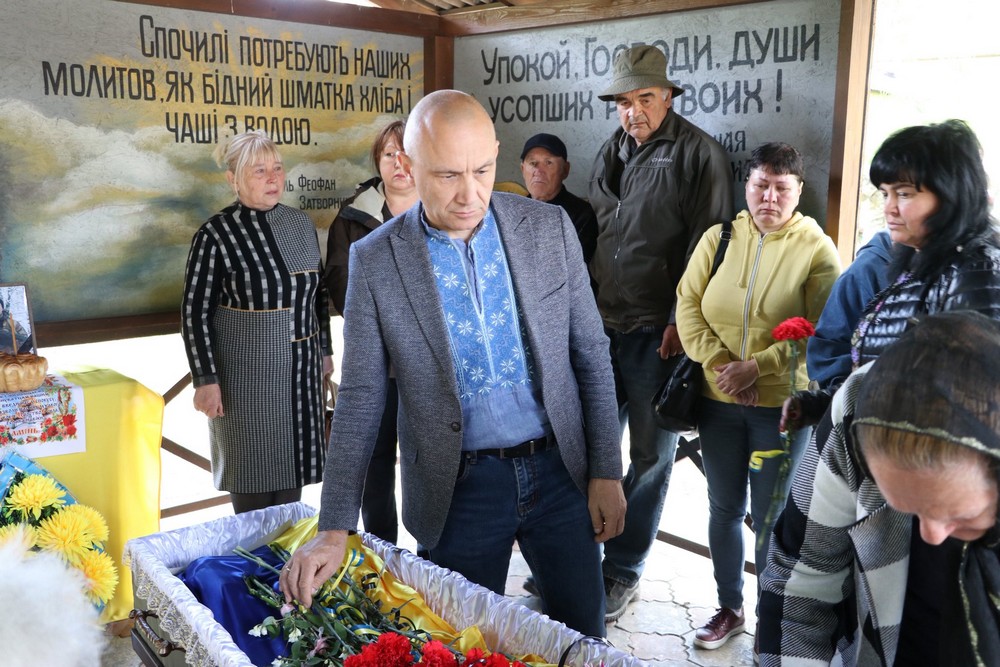У Нікополі сьогодні провели в останню путь полеглого Героя: фото