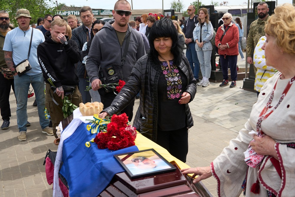 У Нікополі сьогодні провели в останню путь полеглого Захисника Олексія Якубенка: фото