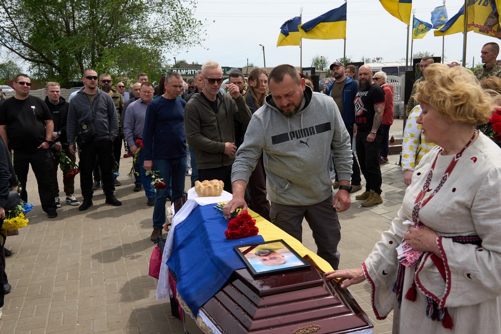 У Нікополі сьогодні провели в останню путь полеглого Захисника Олексія Якубенка: фото