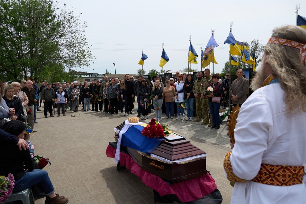 У Нікополі сьогодні провели в останню путь полеглого Захисника Олексія Якубенка: фото