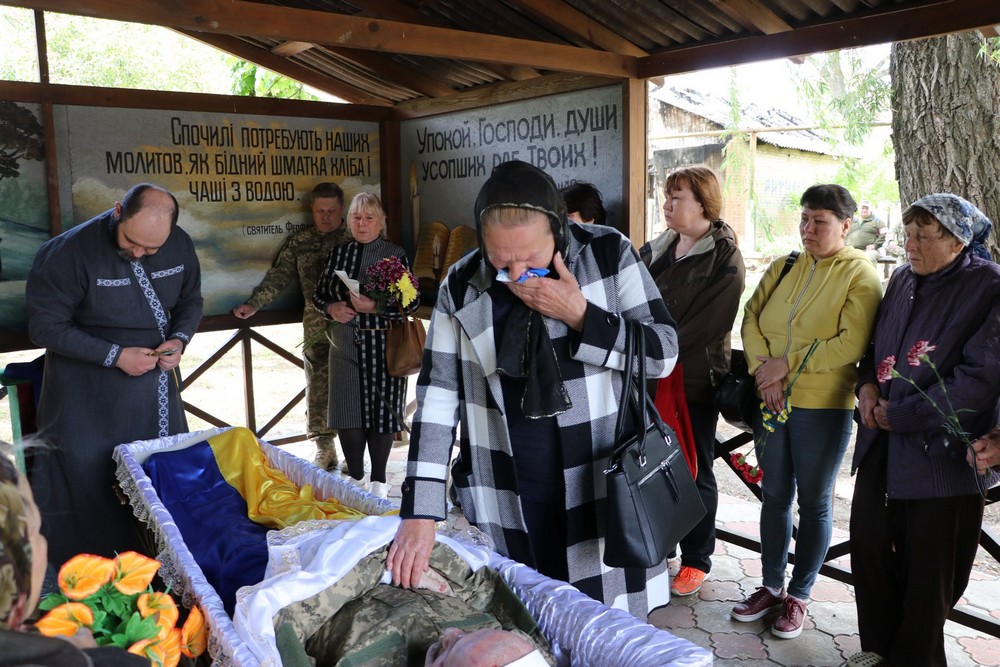 У Нікополі сьогодні провели в останню путь полеглого Героя: фото