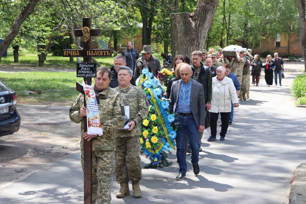 У Нікополі сьогодні провели в останню путь полеглого Героя: фото
