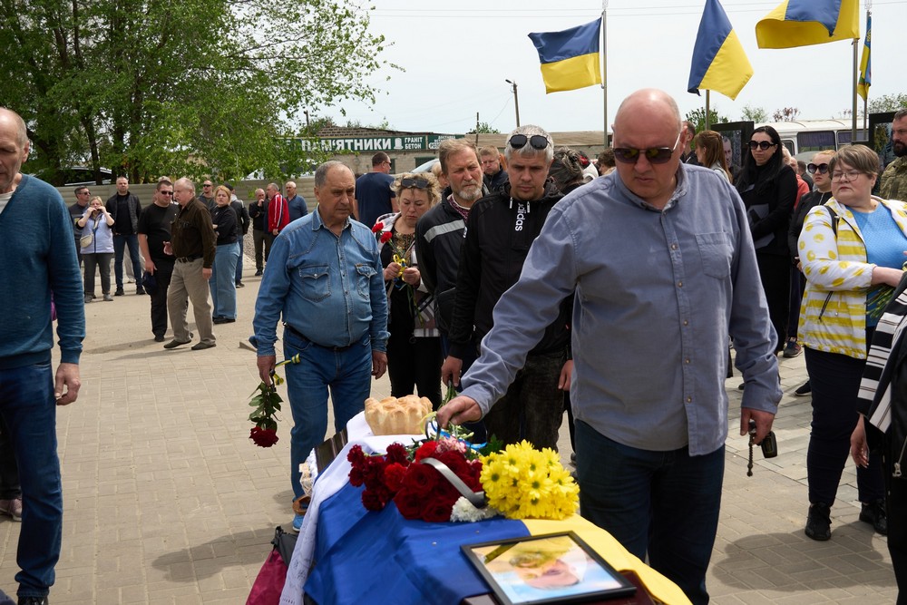 У Нікополі сьогодні провели в останню путь полеглого Захисника Олексія Якубенка: фото