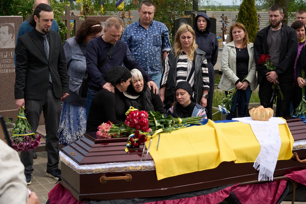 У Нікополі сьогодні провели в останню путь полеглого Захисника Олексія Якубенка: фото