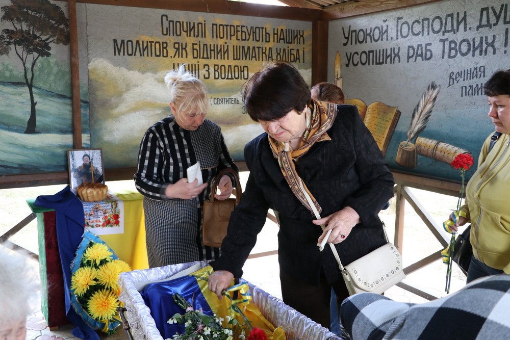 У Нікополі сьогодні провели в останню путь полеглого Героя: фото
