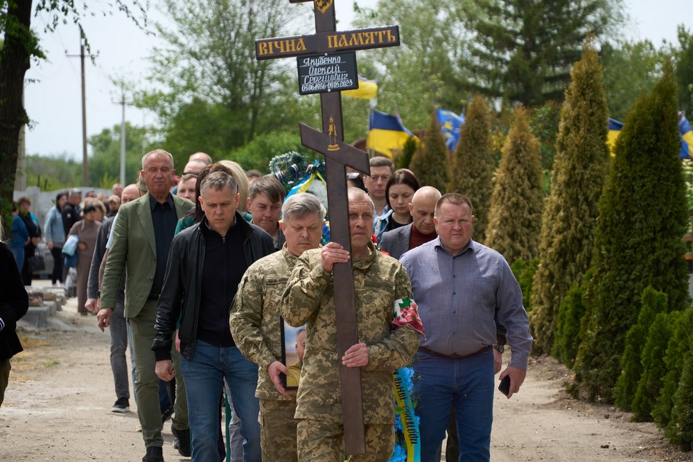 У Нікополі сьогодні провели в останню путь полеглого Захисника Олексія Якубенка: фото