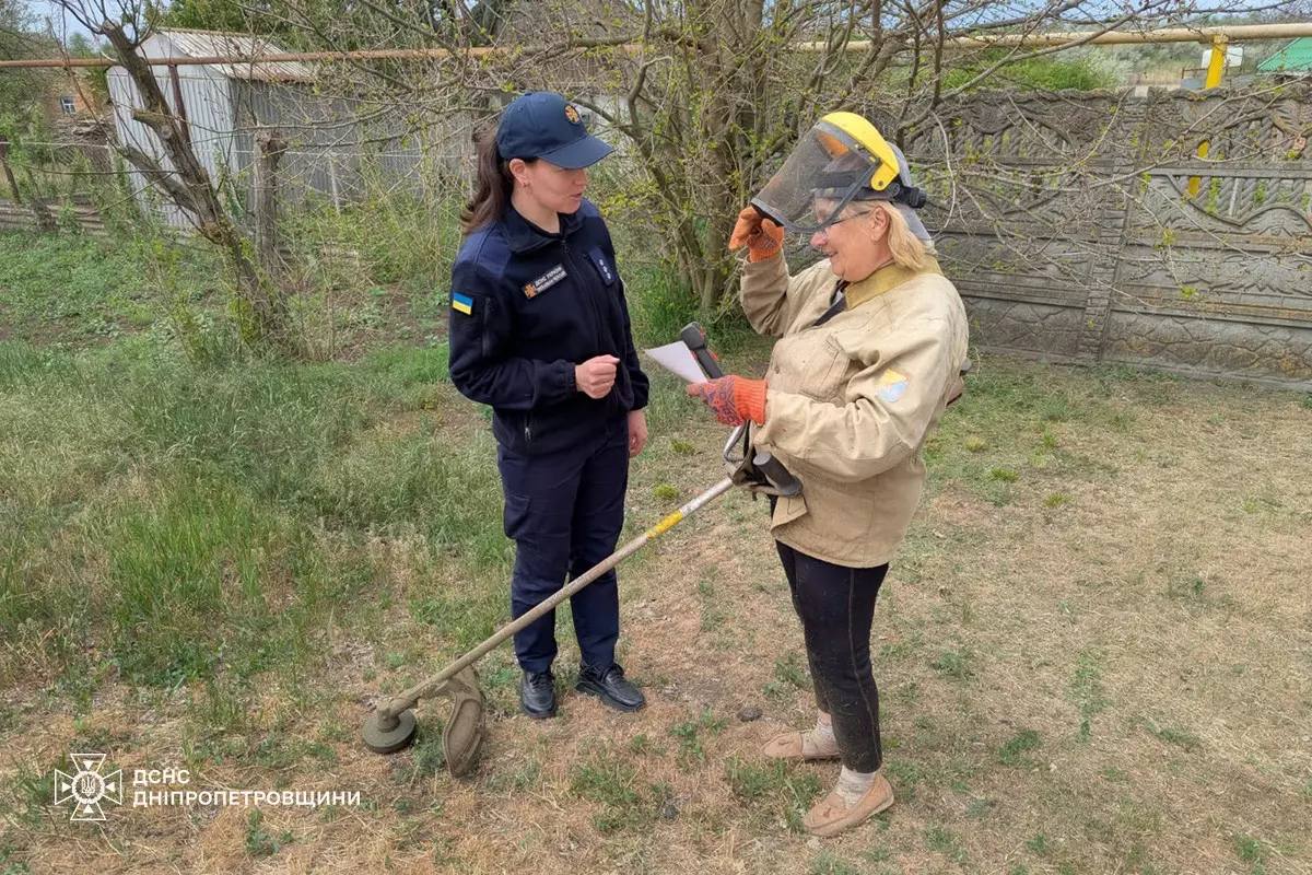 На Нікопольщині рятувальники провели бесіди з людьми: фото