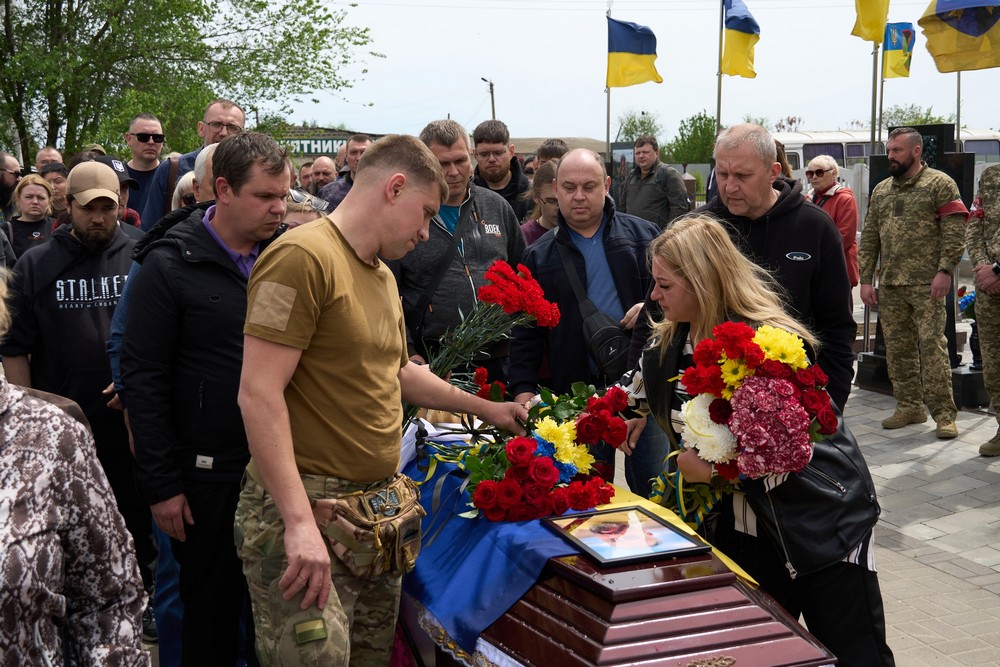 У Нікополі сьогодні провели в останню путь полеглого Захисника Олексія Якубенка: фото