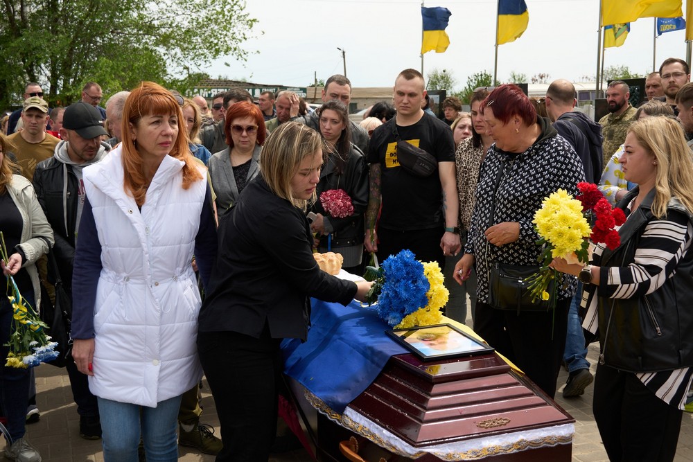 У Нікополі сьогодні провели в останню путь полеглого Захисника Олексія Якубенка: фото