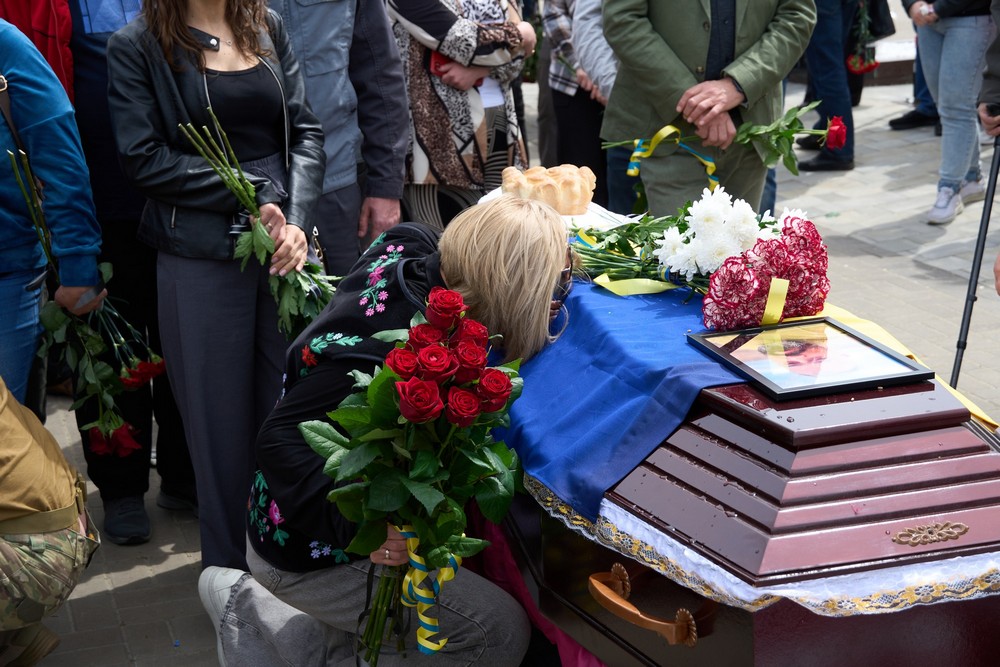 У Нікополі сьогодні провели в останню путь полеглого Захисника Олексія Якубенка: фото