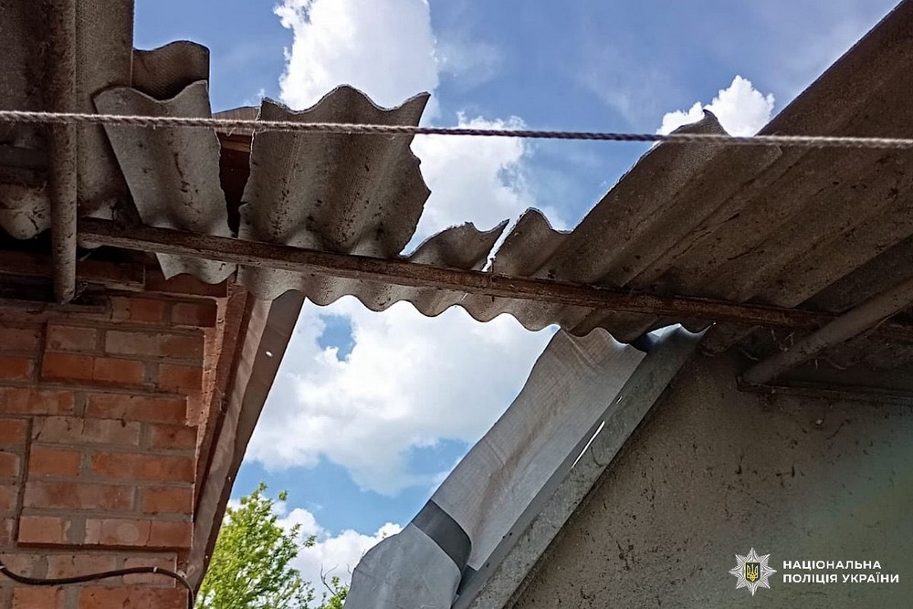 Ворог обстріляв багатоповерхівку і підприємство у Нікополі, вдарив по Синельниківському і Павлоградському районам – поліція