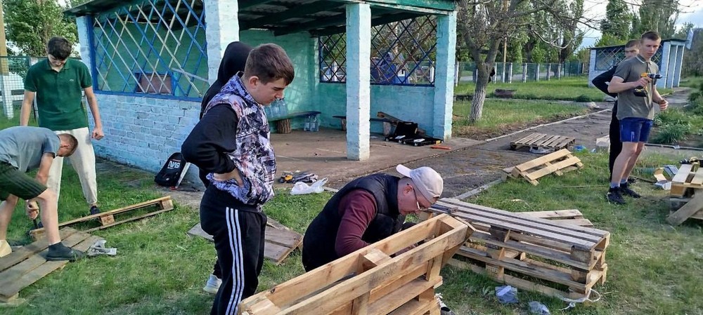 На Нікопольщині активна молодь упорядкувала територію в громаді: фото