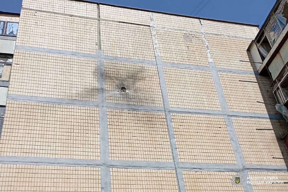 Ворог обстріляв багатоповерхівку і підприємство у Нікополі, вдарив по Синельниківському і Павлоградському районам – поліція