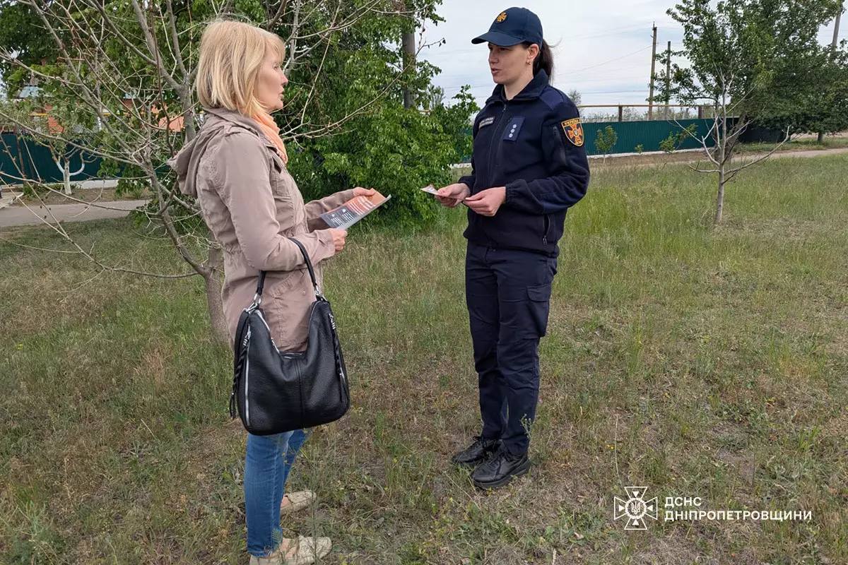 На Нікопольщині рятувальники провели бесіди з людьми: фото
