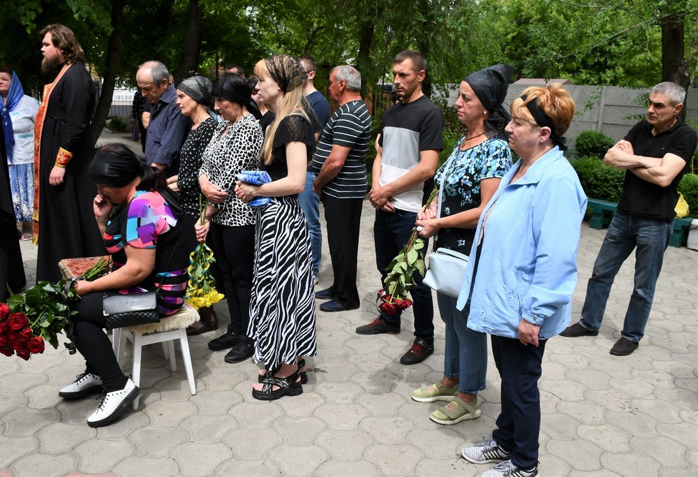 Був мобілізований 18 квітня, а 10 травня загинув: у Нікополі провели в останню путь Захисника (фото)