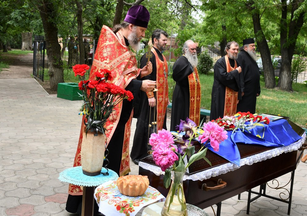 Був мобілізований 18 квітня, а 10 травня загинув: у Нікополі провели в останню путь Захисника (фото)
