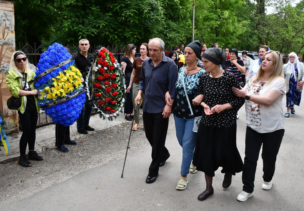 Був мобілізований 18 квітня, а 10 травня загинув: у Нікополі провели в останню путь Захисника (фото)