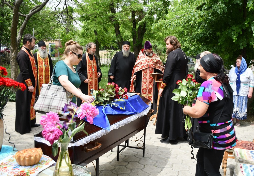 Був мобілізований 18 квітня, а 10 травня загинув: у Нікополі провели в останню путь Захисника (фото)