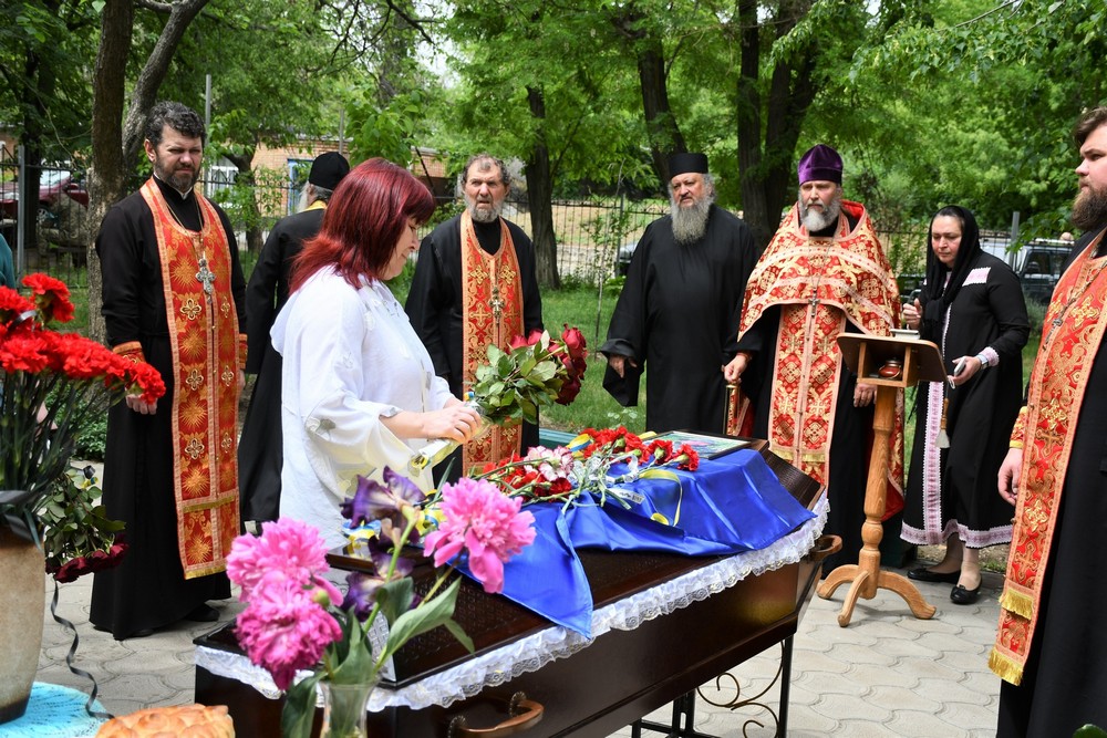 Був мобілізований 18 квітня, а 10 травня загинув: у Нікополі провели в останню путь Захисника (фото)
