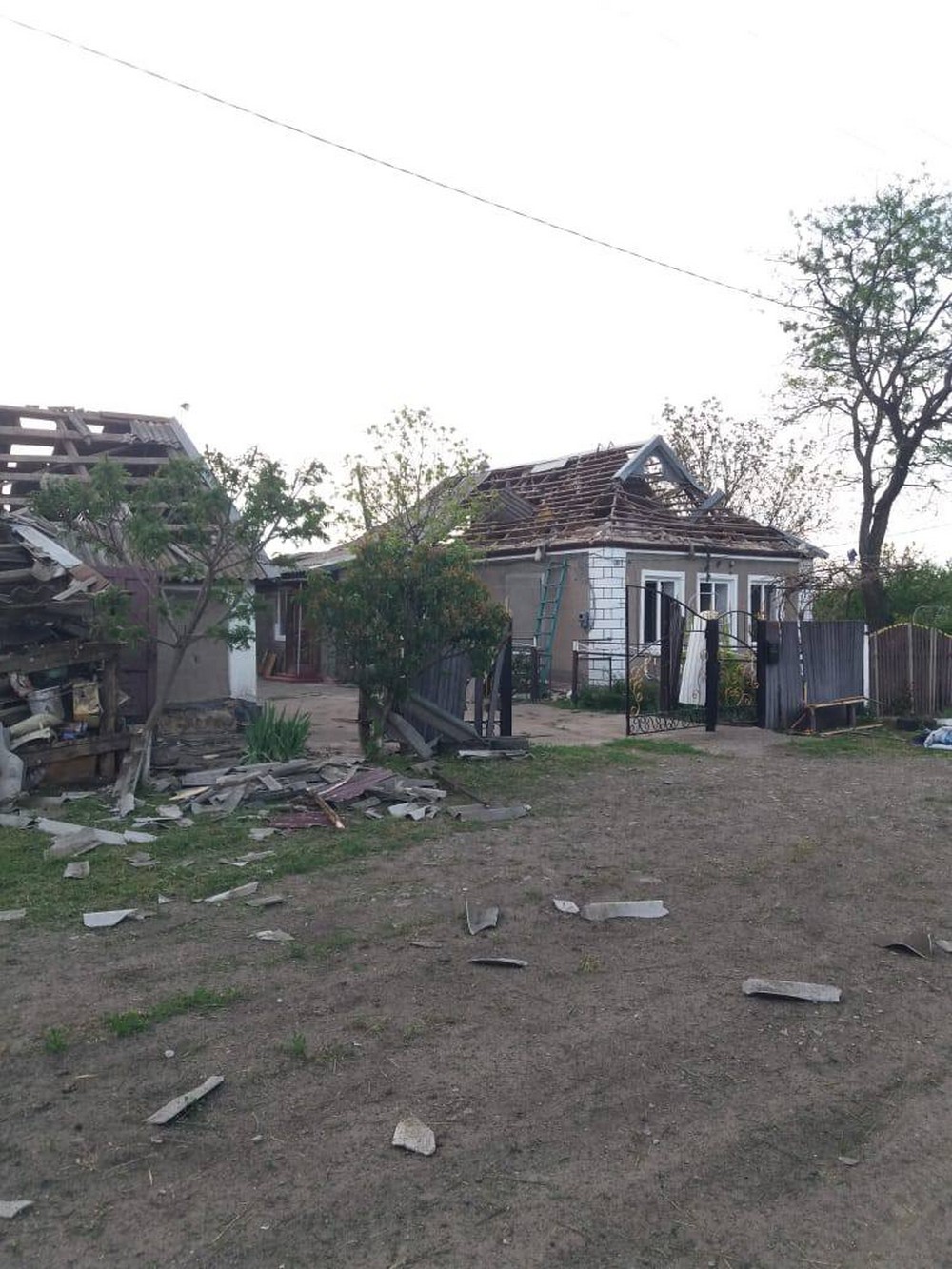 Ворог накрив Нікопольщину «Градом», бив по Кам’янському і Синельниківському районах, в області працювала ППО (фото)