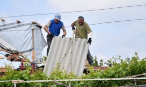 як у Нікополі відновлюють пошкоджене житло (фото)