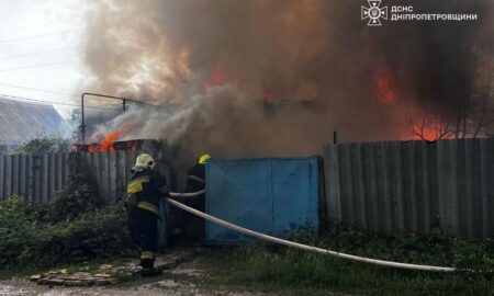 Двоє малюків постраждали внаслідок пожежі у Дніпрі (фото) 49 Двоє малюків постраждали внаслідок пожежі у Дніпрі (фото)