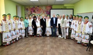 Фольклорному гурту «Микитин Ріг» з Нікополя 35 років: артисти приймають вітання (фото)