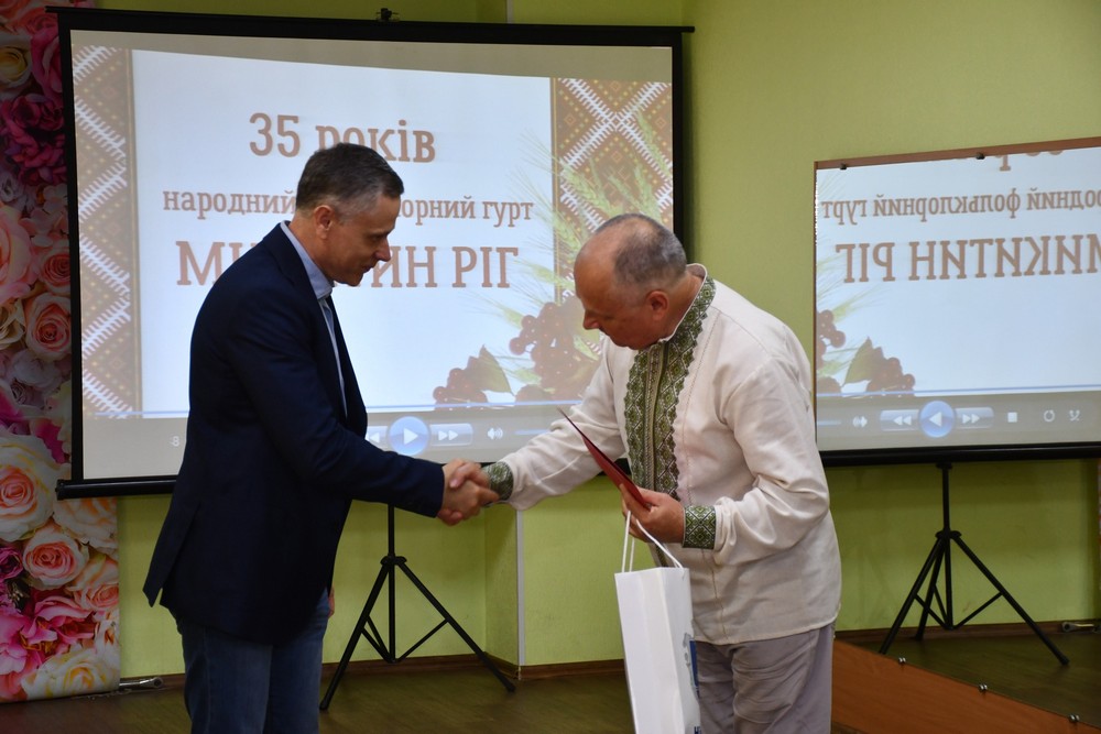 Фольклорному гурту «Микитин Ріг» з Нікополя 35 років: артисти приймають вітання (фото)