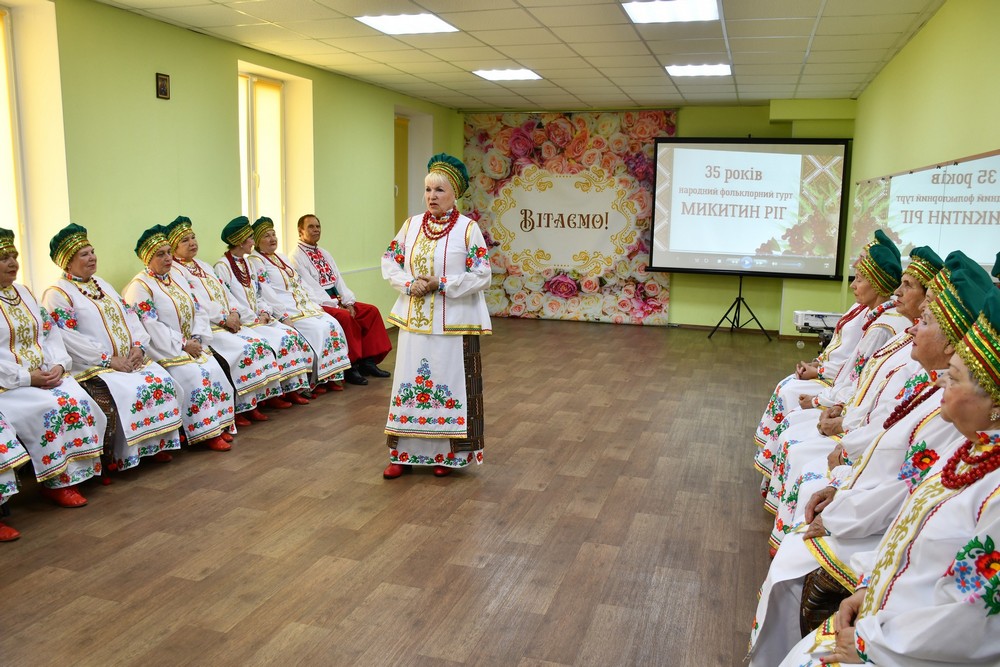 Фольклорному гурту «Микитин Ріг» з Нікополя 35 років: артисти приймають вітання (фото)