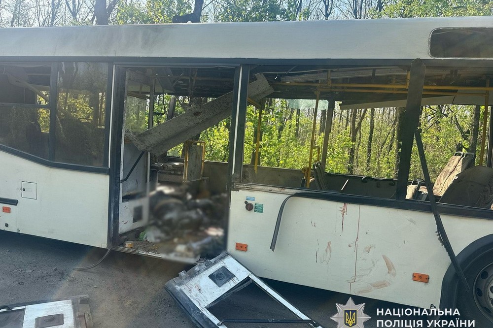 На жаль, збільшилася кількість жертв удару по автобусу у Марганці. Помер ще один чоловік.