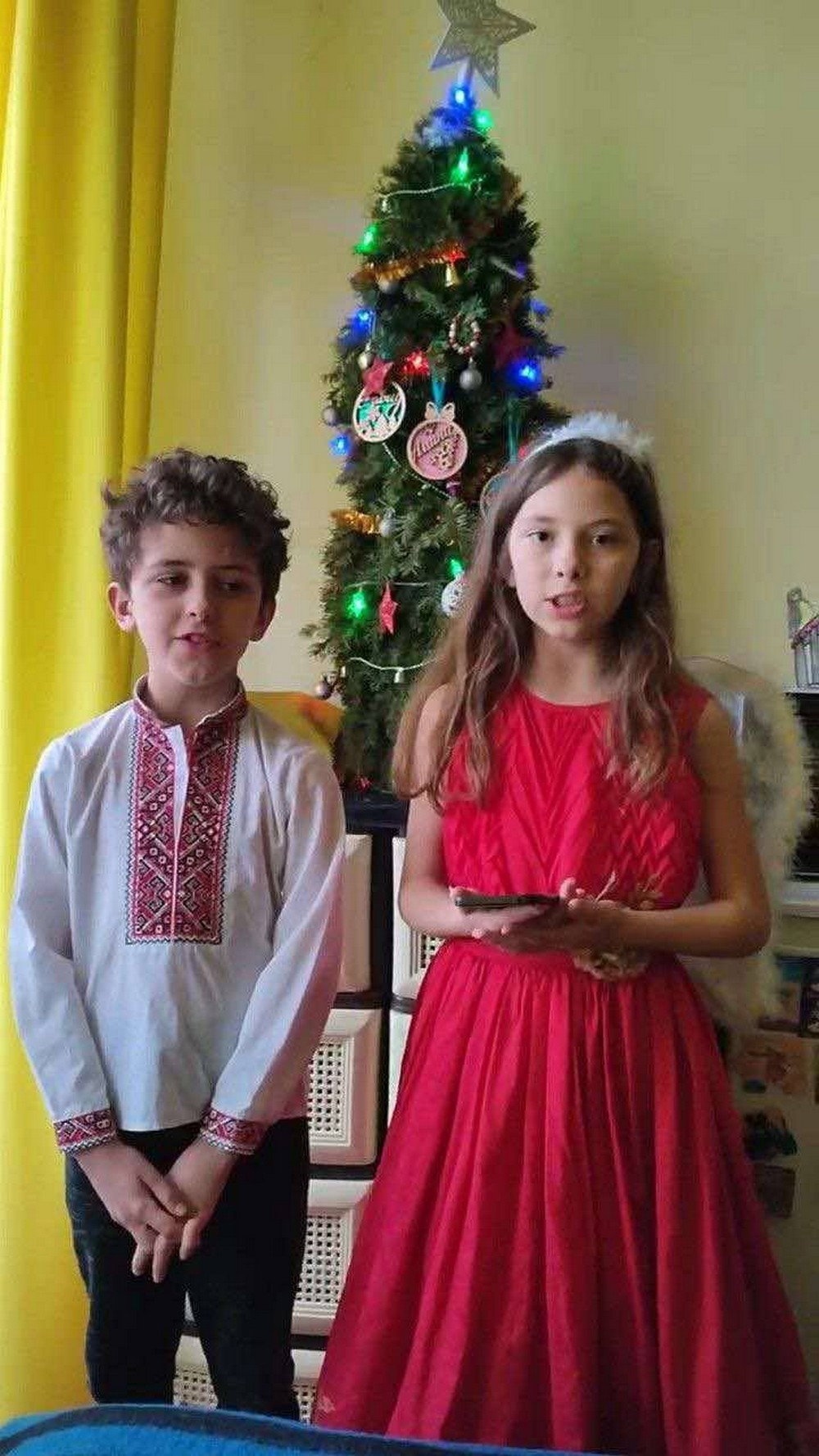 Мама трьох дітей з Нікополя грає у театрі переселенців в Ужгороді - тепла розмова про життя в евакуації, творчість і мрії про дім