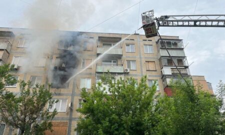Через удар дрона у багатоповерхівці Нікополя