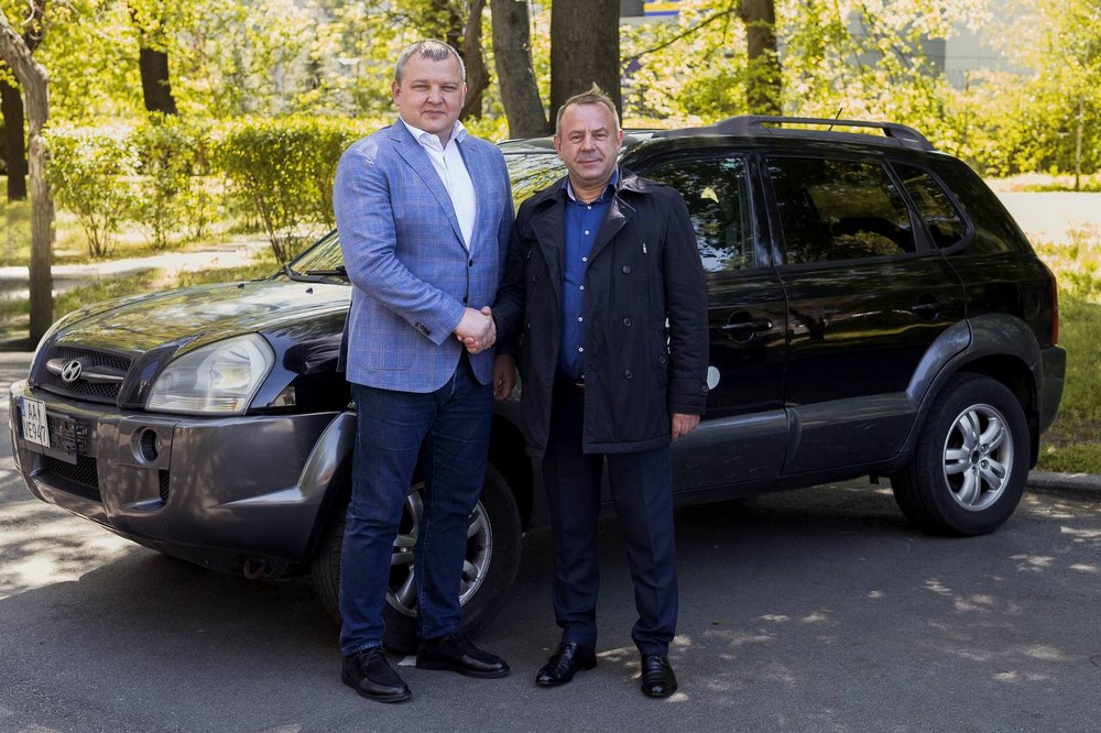 Дніпропетровщина передала автівку  25 й окремій Січеславській повітрянодесантній бригаді