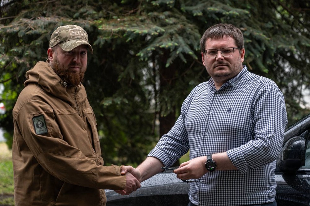 Дніпропетровщина передала автівку  25 й окремій Січеславській повітрянодесантній бригаді 4