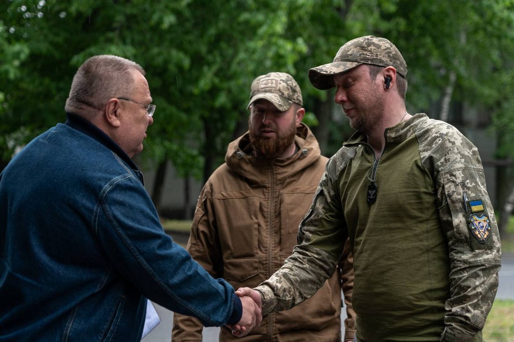 Дніпропетровщина передала автівку  25 й окремій Січеславській повітрянодесантній бригаді 5