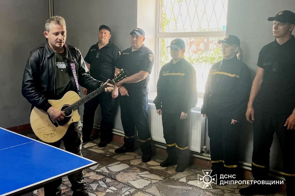 До рятувальників Нікополя завітав музикант Микола Серга