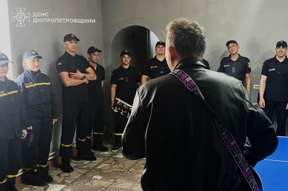 До рятувальників Нікополя завітав музикант Микола Серга 5
