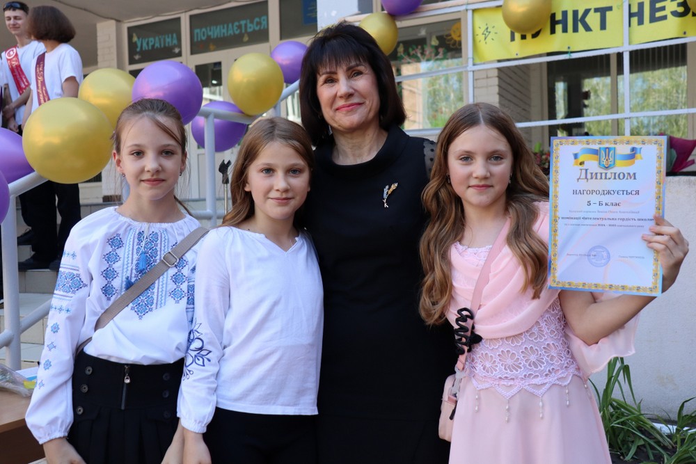 У Покрові сьогодні пролунав довгоочікуваний останній дзвоник.