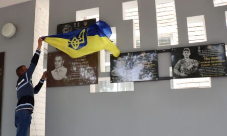 Працював у «Нікопрогресбуд», загинув у с. Перемога: у Покрові сьогодні відкрили меморіальну дошку Захиснику