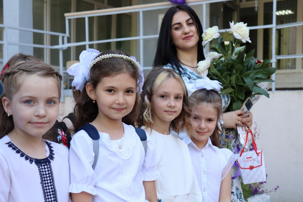 У Покрові сьогодні пролунав довгоочікуваний останній дзвоник.