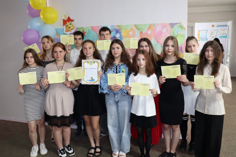 У Покрові сьогодні пролунав довгоочікуваний останній дзвоник.
