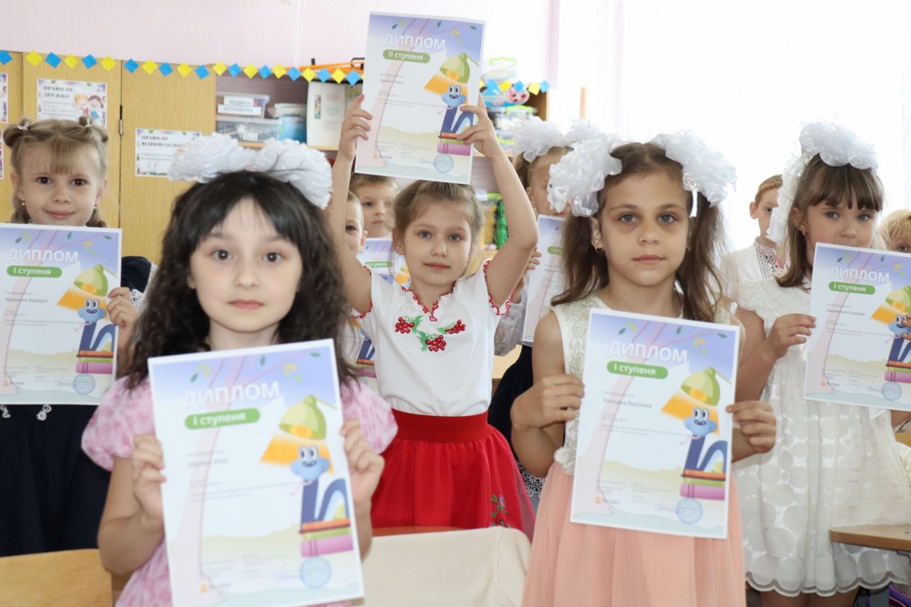 У Покрові сьогодні пролунав довгоочікуваний останній дзвоник.