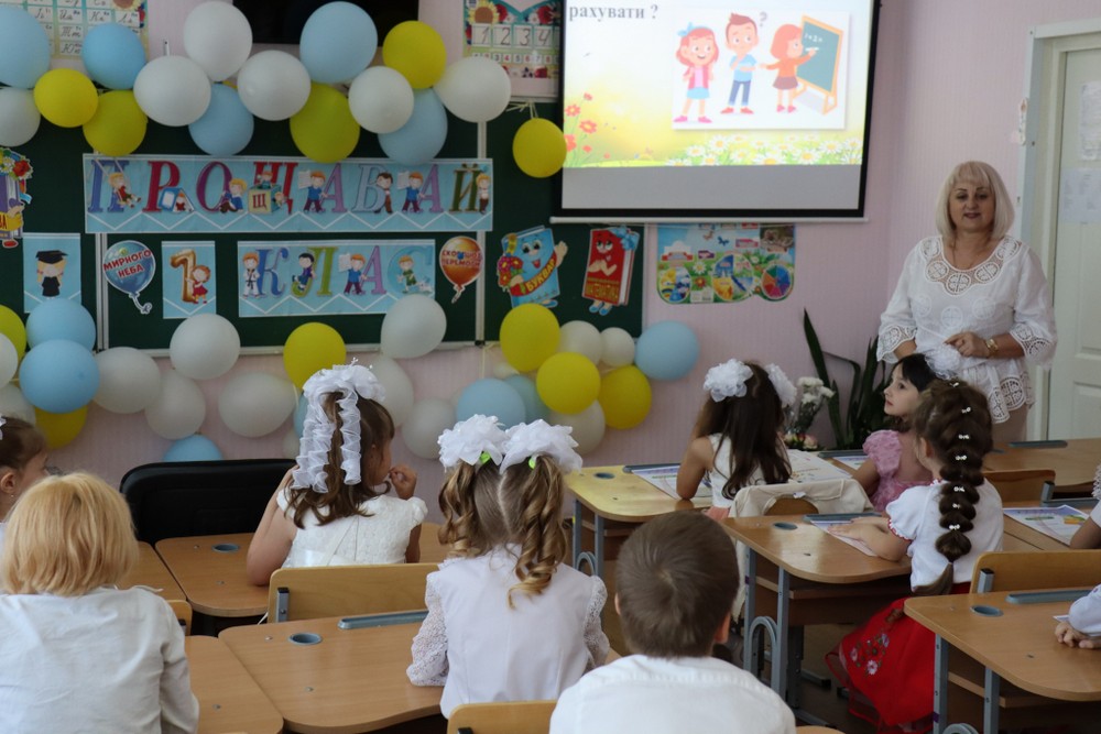 У Покрові сьогодні пролунав довгоочікуваний останній дзвоник.