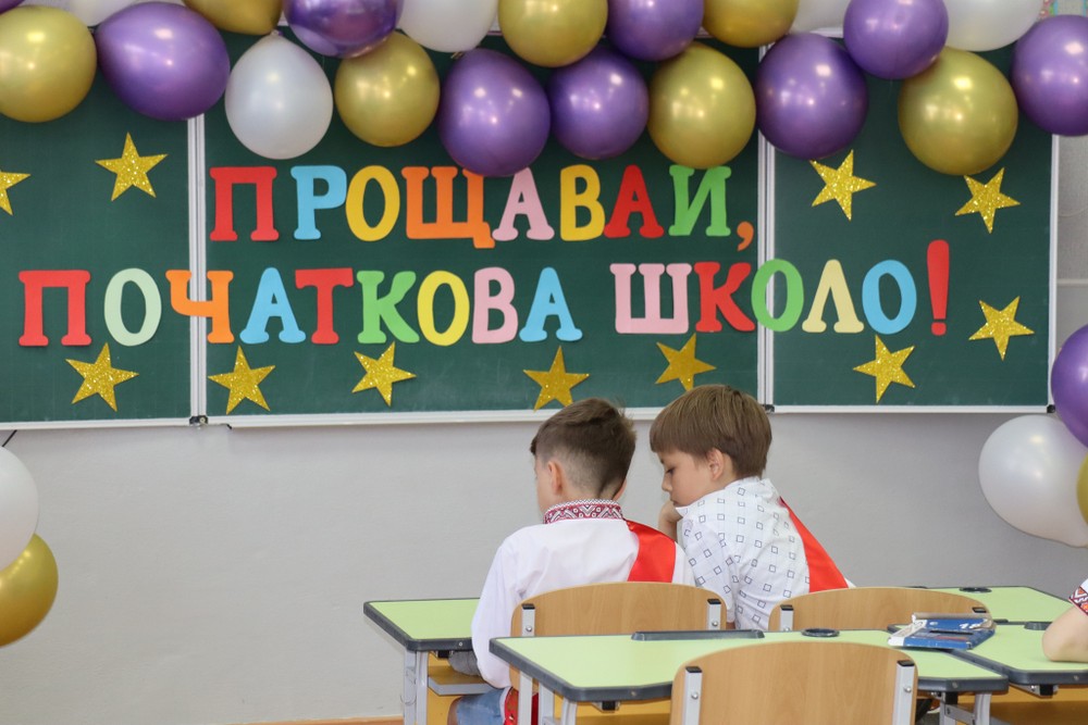 У Покрові сьогодні пролунав довгоочікуваний останній дзвоник.