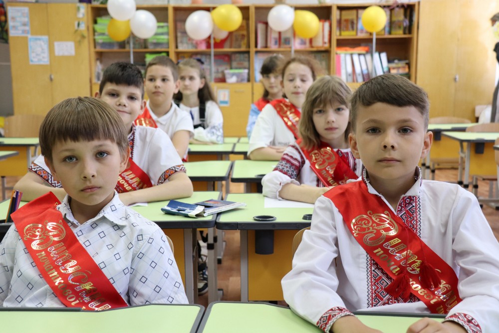 У Покрові сьогодні пролунав довгоочікуваний останній дзвоник.