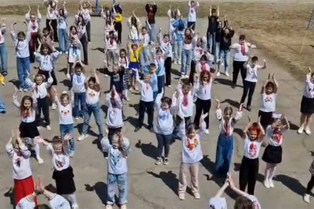 Як у Покрові відзначили День вишиванки (фото) 10