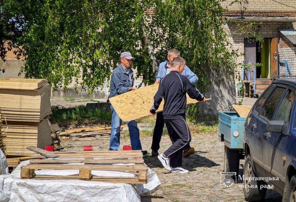 Людина в біді 4