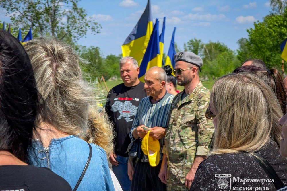 Марганець сьогодні провів в останню путь полеглого Захисника  Антона  Новоселецького (фото) 10