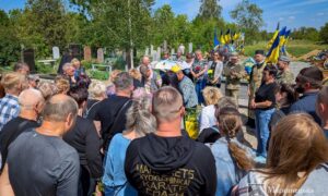Марганець сьогодні провів в останню путь полеглого Захисника  Антона  Новоселецького (фото) 5