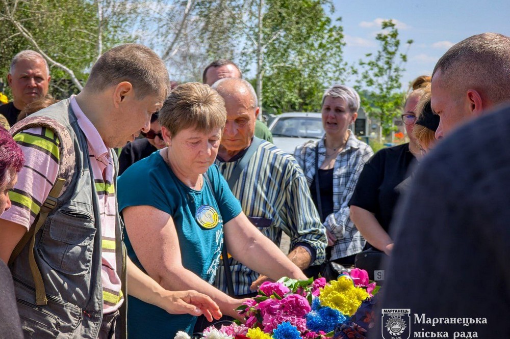 Марганець сьогодні провів в останню путь полеглого Захисника  Антона  Новоселецького (фото) 8
